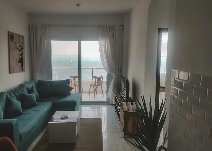 Amazing 2 Bedroom With Sea View In