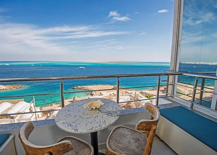 Amazing 2 Bedroom With Sea View In شقة