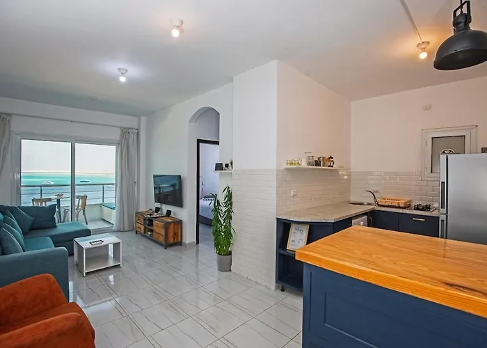 Amazing 2 Bedroom With Sea View In