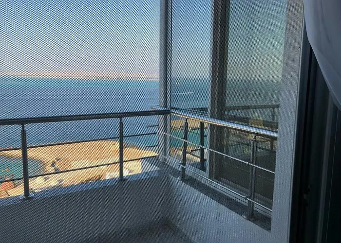 Amazing 2 Bedroom With Sea View In *