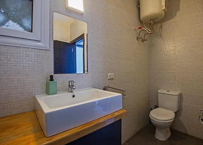 Amazing 2 Bedroom With Sea View In *