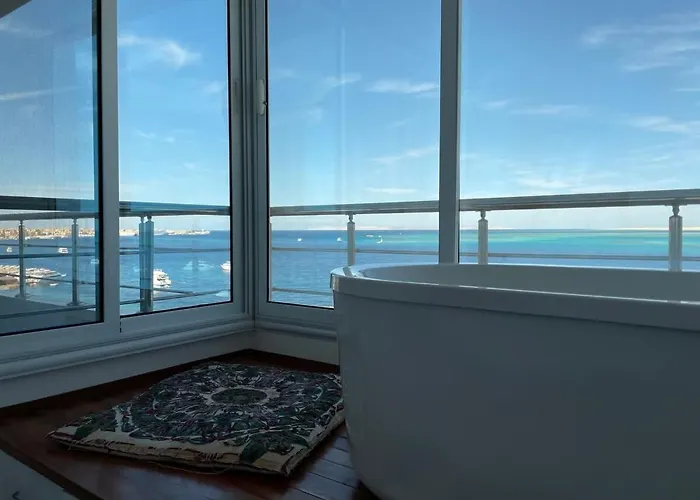 Amazing 2 Bedroom With Sea View In