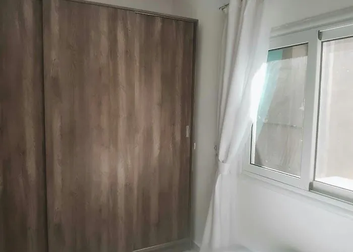 Amazing 2 Bedroom With Sea View In شقة *
